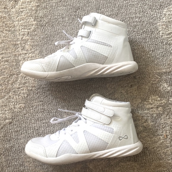 Beast Mid Top Cheer Shoes ( sold out online) - Picture 4 of 9